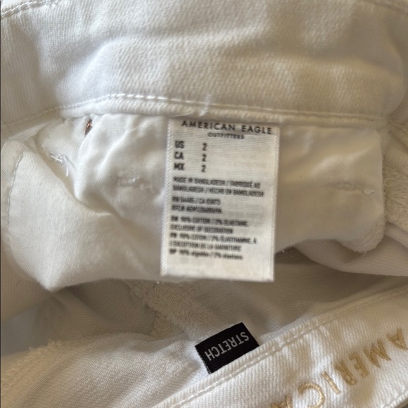 *AMERICAN EAGLE OUTFITTERS WHITE DISTRESSED SHORTS (sz 2) - Picture 6 of 6